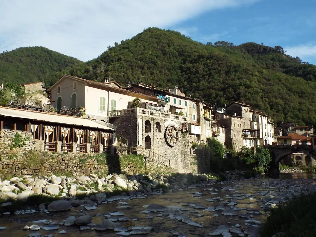 Casa Del Castello Sleeps 4 Isolabona Italy Apartment